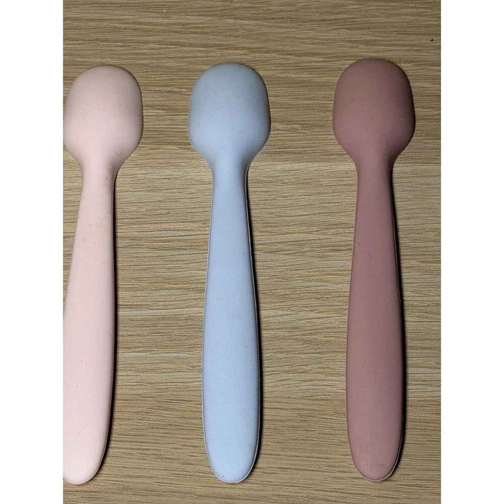 Food Grade Silicone 4 Baby Spoons, 1 Plastic Spoon
